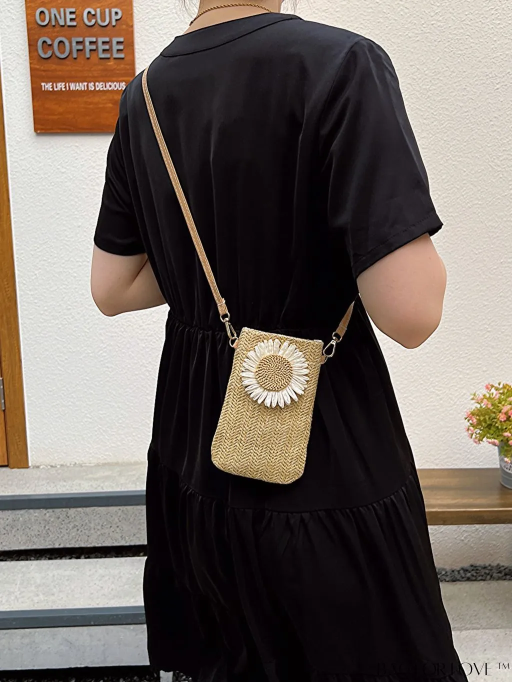 BagForLove - Floral-Decorated Mini Vacation Woven Crossbody Bag for Effortless Style
