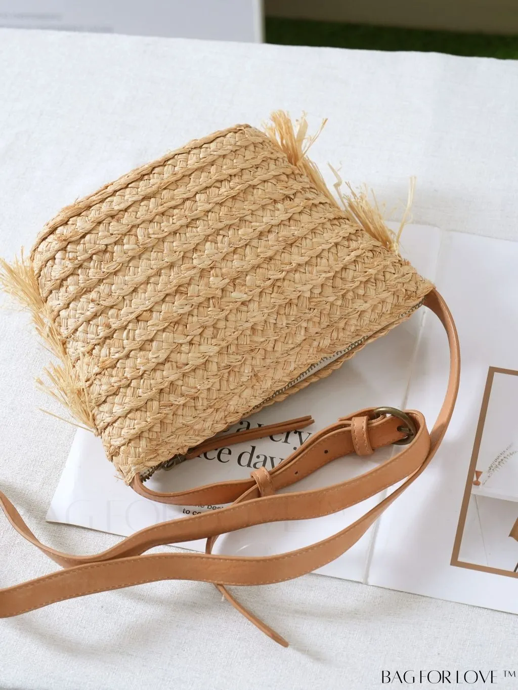 BagForLove - Stylish Woven Beach Bag with Tassel Decoration - Perfect for Beach Getaways