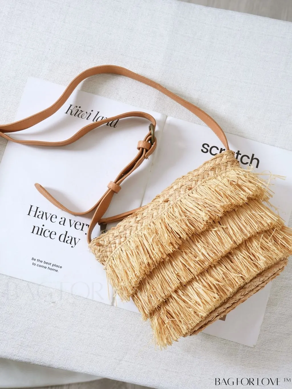 BagForLove - Stylish Woven Beach Bag with Tassel Decoration - Perfect for Beach Getaways