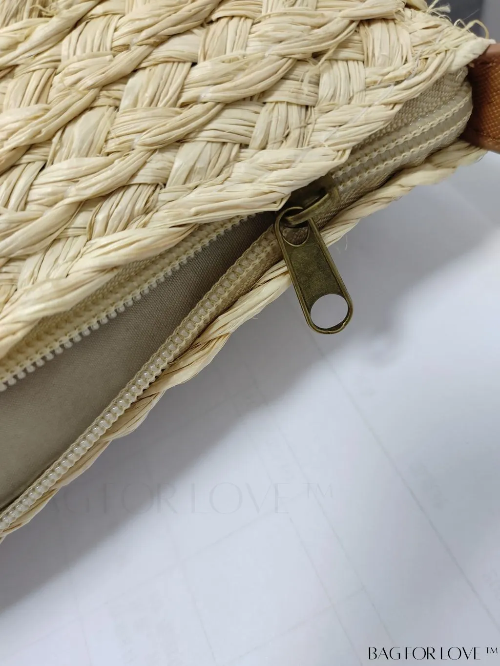 BagForLove - Stylish Woven Beach Bag with Tassel Decoration - Perfect for Beach Getaways