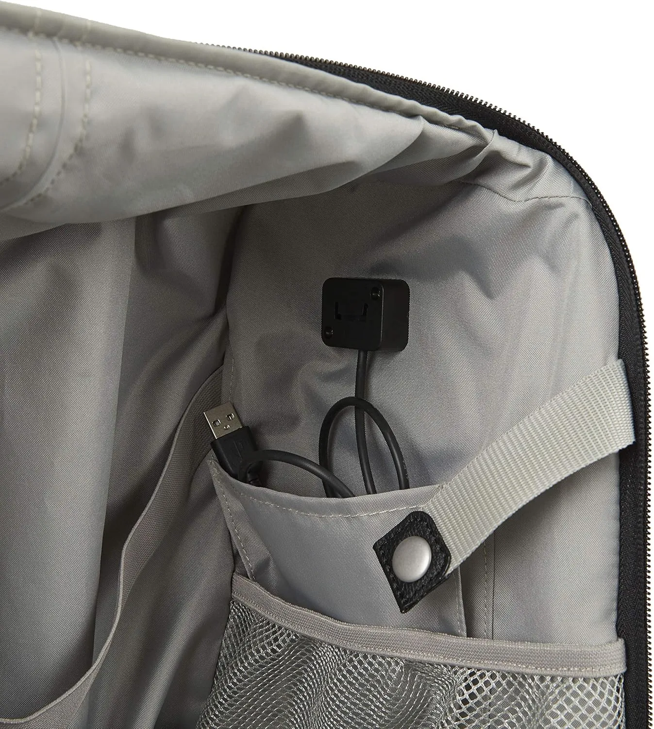 Baggallini 2 wheel under seater
