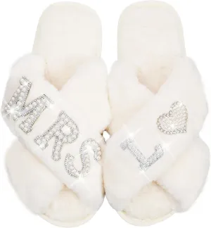 Bride Slippers for Wedding Day, Bride To Be Bridal Shower Gift for Women Bridesmaids, Personalized Initial MRS Pearl Letter White Open Toe Fuzzy Flip Flops, Getting Ready Outfit, Bachelorette Party,L