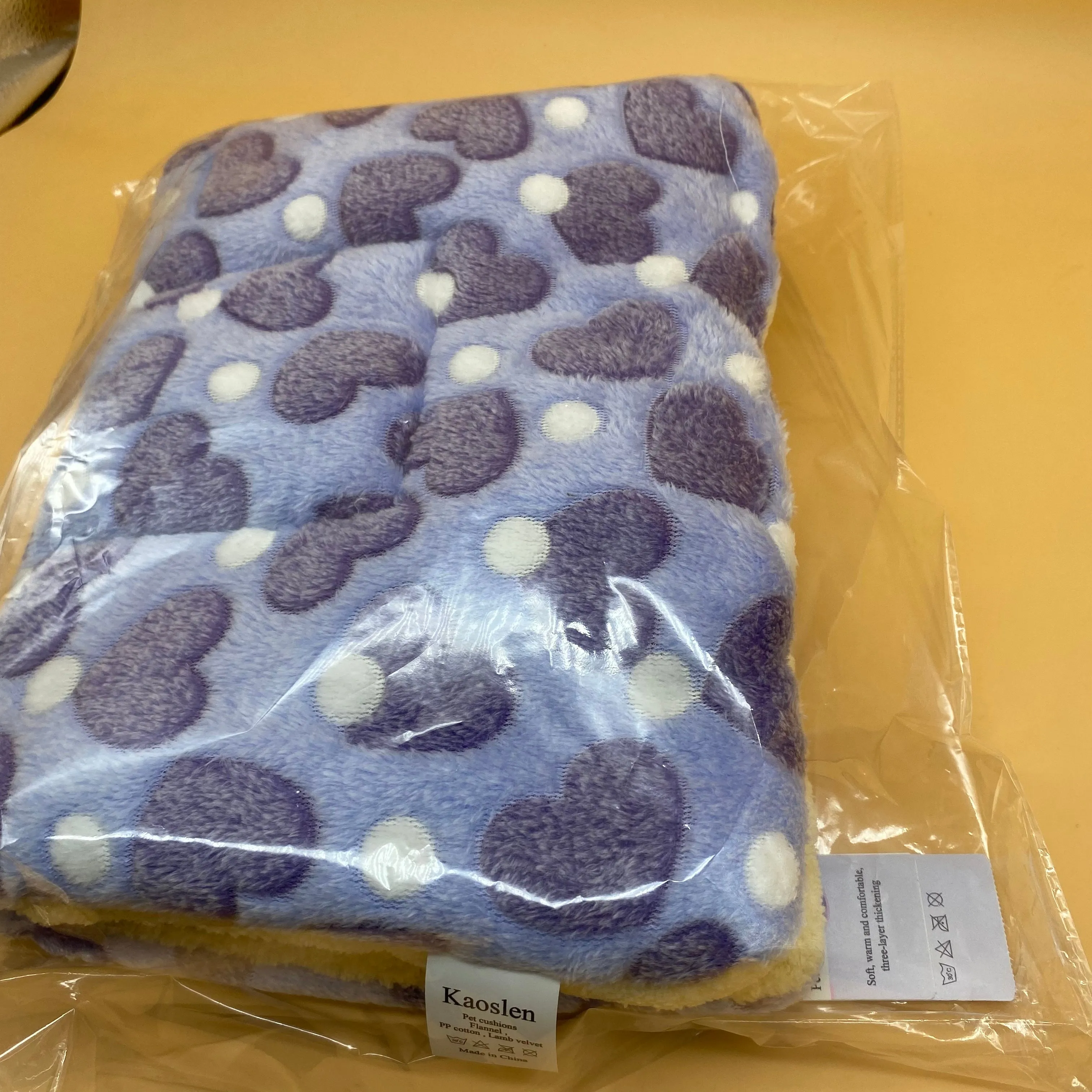Kaoslen Portable beds for pets,  Plush Dog Cat Bed Soft and Fluffy Cuddler Pet Cushion (Blue, One Size)