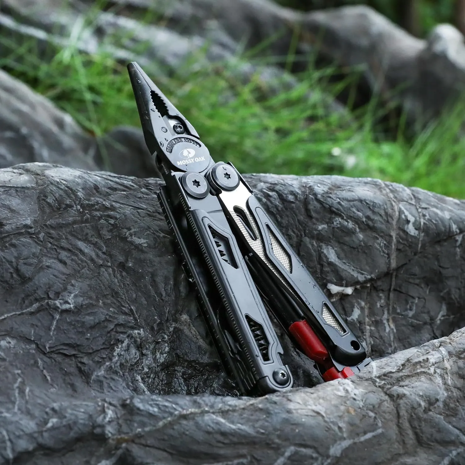 MOSSY OAK Multitool, 19-in-1 Stainless Steel Multi Tool Pliers, Survival Tools with Fire Starter, Window Breaker, Whistler, Self-locking EDC Gear with Sheath for Outdoor, Survival, Camping, Hiking