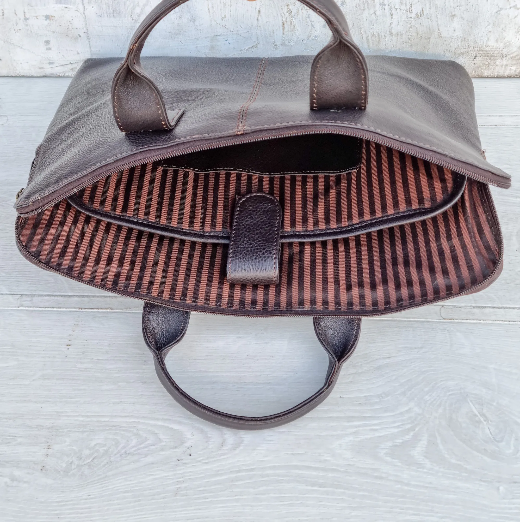 Sample 15-Inch Leather Laptop Bag