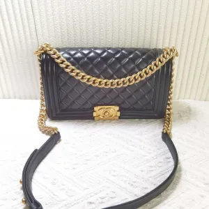 Shockproof Chanel Curated selection Shoulder Bag Black Medium Bag Leather Boy Le